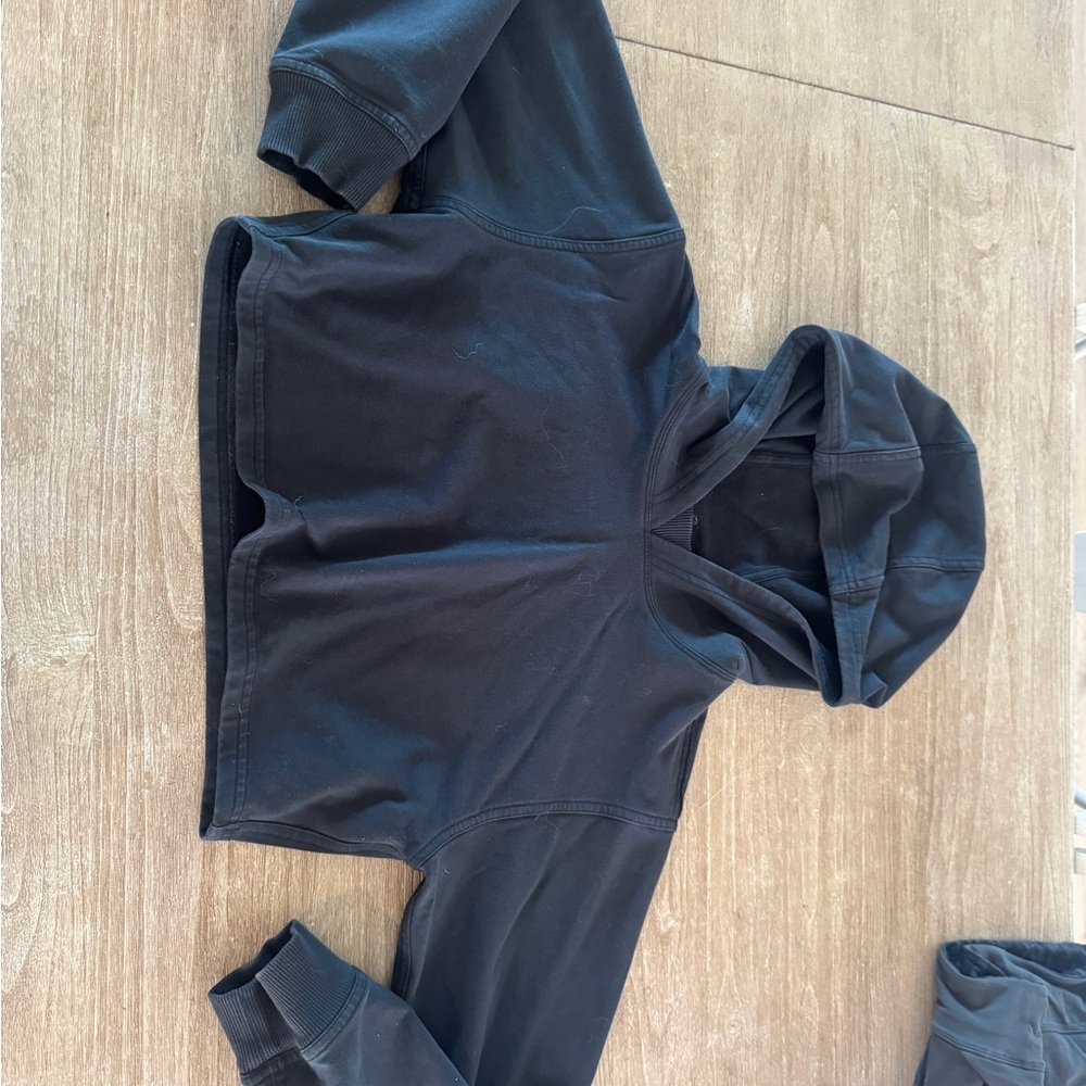 lululemon athletica Black cropped Hooded Pullover